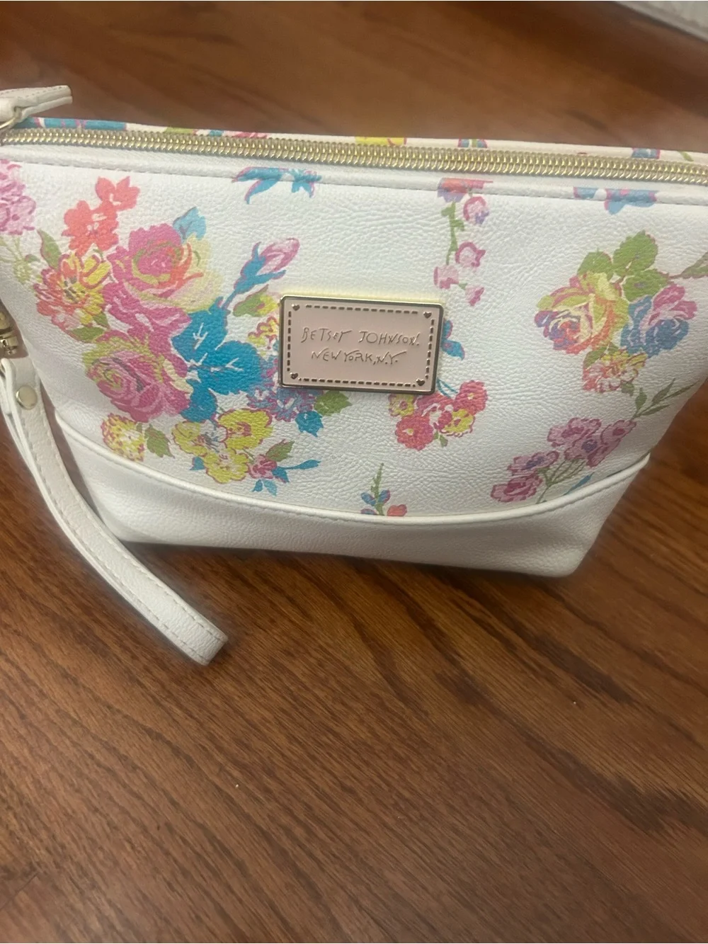 Betsey Johnson NWOT White Floral Wristlet/Cosmetic Bag